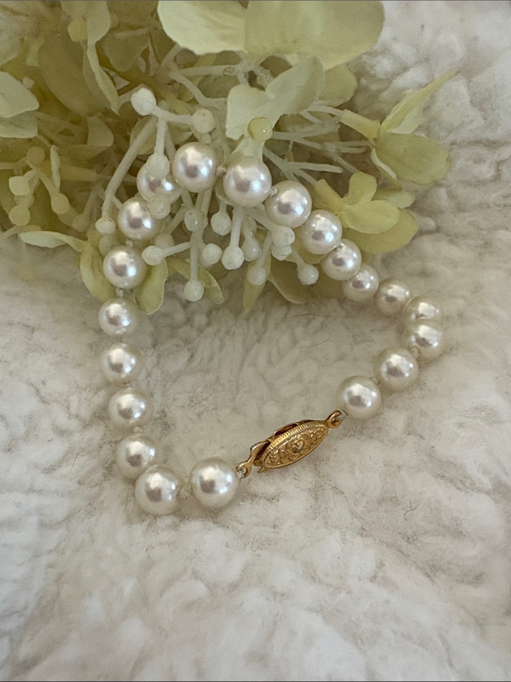 Classic Pearl Bracelet with Gold Clasp - Women Jewelry